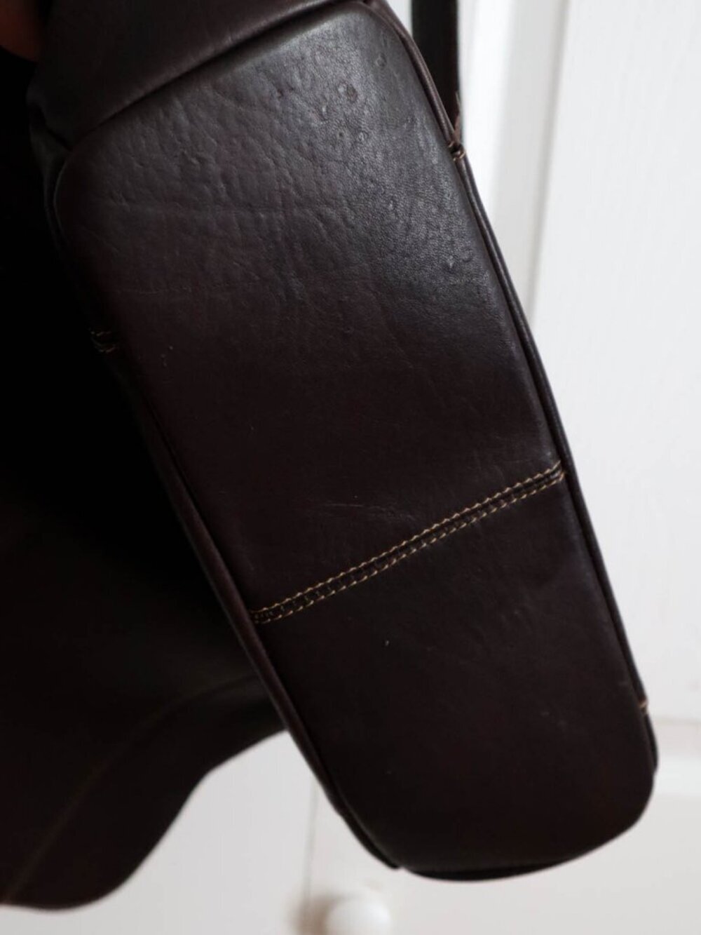 Le Donne Leather Collection Flap Over Crossbody Messenger Bag Dark Brown - Picture 7 of 9